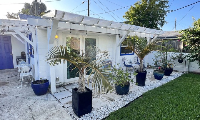 Palm Beach - West Palm Beach Cabaña | Beautiful beach inspired cottage@Old Northwood 10min to PBI, beach, downtown WPB
