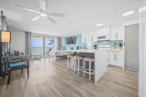 Punaluu Casa | Beautiful Beachfront Condo