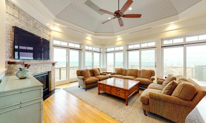 Wellfleet Casa | Beautiful Beachfront Five Bedroom Home