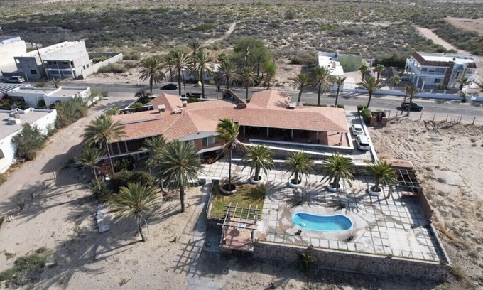 Bahía Kino Casa | Hermosa casa colonial en la playa de 6 recamaras y 51/2 baños (15 pax) y alberca