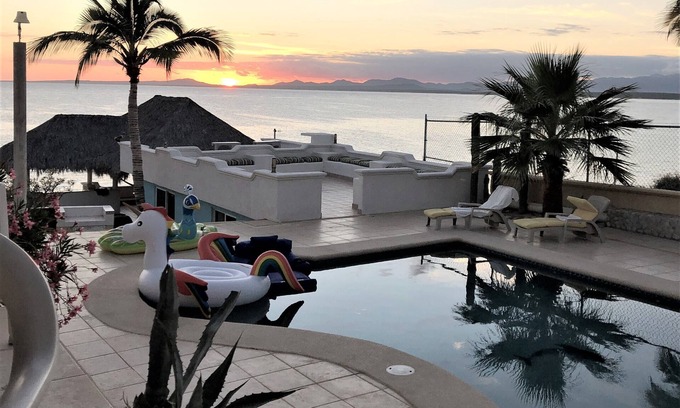 La Ventana Casa | Hermosas casitas frente a la playa en complejo privado con piscina y playa de lanzamiento