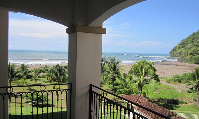 Barrio Los Faroles Condominio | Beautiful Beach Front Ocean View Condo