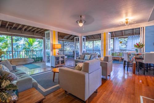 Maunaloa Casa | Beautiful Beachfront Townhouse 3bdrm 2bth with outside day bed OR overflow bedroom