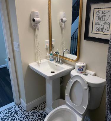 Downtown Baltimore Casa | Beautiful bedroom next Camden yard and M&T stadium