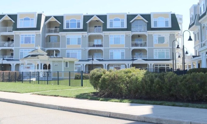 Bemus Point Condominio | Beautiful Bemus Bay condominium with Chautauqua Lake access and views