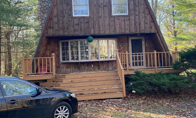 Sandisfield Casa | Beautiful Berkshire classic home nestled in a quiet peaceful area