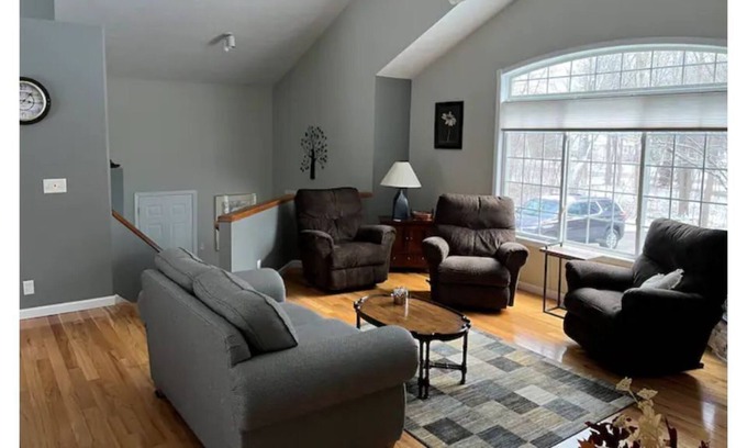 Holland Casa | Beautiful Bi-level home in Holland Michigan
