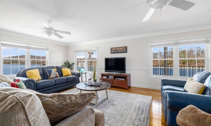 Piney Flats Casa | Beautiful Boone Lake Views for 8