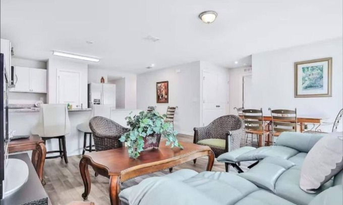 Indian Trails Casa | Beautiful Bracken Lane Bungalow