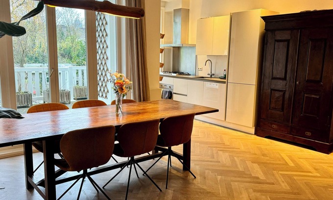 Amsterdam East Apartamento | Beautiful, bright and quiet apartment close to the heart of Amsterdam. 2 slpkmrs.
