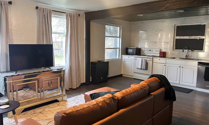 Ozark Casa | Beautiful Bungalow - 20 mins from Fort Rucker