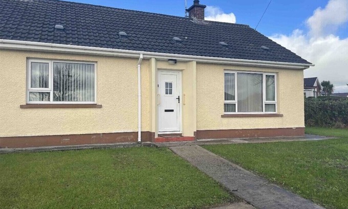 Irvinestown Casa | Beautiful bungalow recently renovated throughout