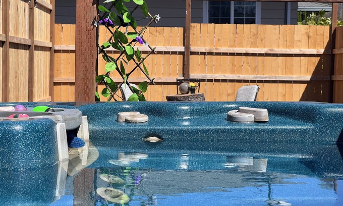 Hillsboro Casa | Beautiful bungalow with fenced patio space and private hotub