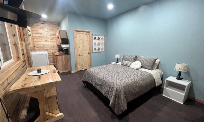 Butte Apartamento | Beautiful Butte BNB 1-bedroom apartment in fantastic Palmer with WiFi.