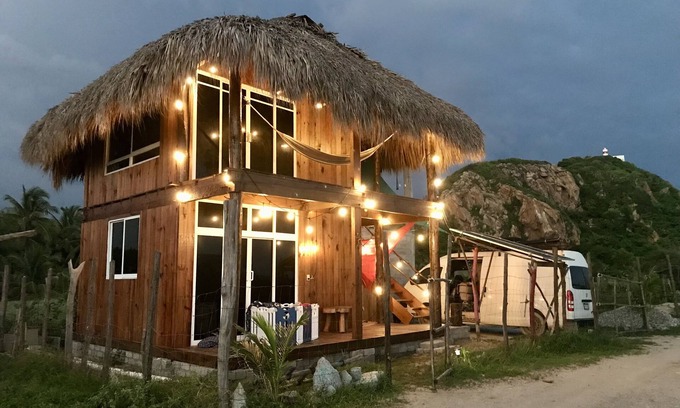 El Azufre Cabina | Beautiful cabin on beach, steps from the beach and great surf, peaceful location