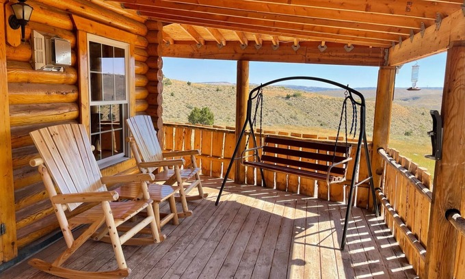 Lander Cabina | Beautiful Cabin! Fireplace, Deck, Pooltable!