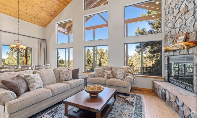 Sierra Pines Cabina | Beautiful CABIN in AZ, GAMEROOM, Deck/Patio VIEWS, QUIET, 1 PM CHECK IN AND OUT!
