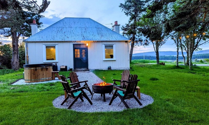 Lairg Cabina | Beautiful cabin nestled in a private Estate in the Scottish Highlands,