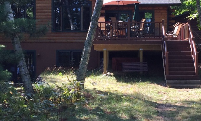 Solon Springs Cabina | Hermosa cabaña rodeada de vistas al lago y bosque en el bosque norte de Wi