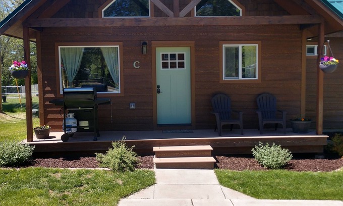 Columbia Falls Cabina | Hermosa cabaña nueva cerca de Glacier Park, Flathead Lake y Whitefish Mountain.