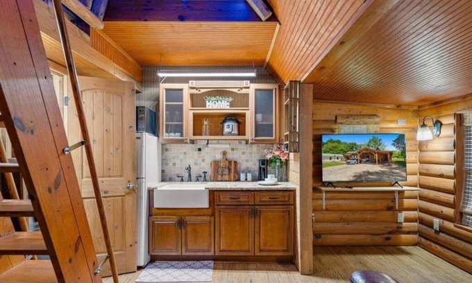 Denham Springs Cabina | Beautiful Cabin in a great neighborhood and minutes from Baton Rouge!!