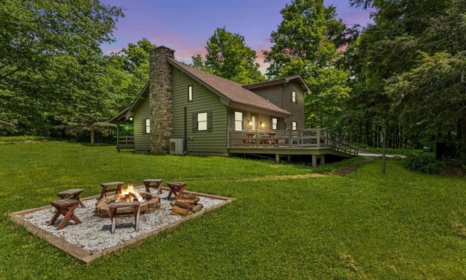 Greentown Cabina | Beautiful Cabin w/ Guest House Game Room Fire Pit