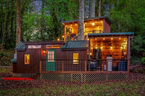 Hayesville Casa | Beautiful Cabin with Fire Pit in Hayesville, North Carolina
