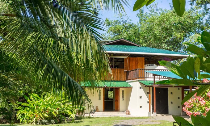 Puerto Jiménez Casa | Hermosa casa en la playa de Cabo Matapalo cerca del Parque Nacional Corcovado
