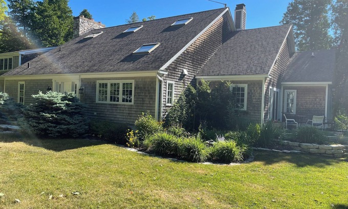 Gills Rock Cabina | Beautiful Cape Cod Lake House on Washington Island in Wisconsin
