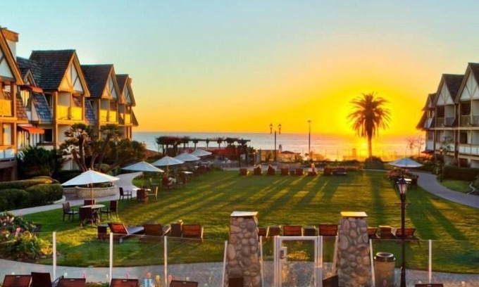 Carlsbad Village Cabina | HERMOSO CARLSBAD INN BEACH RESORT