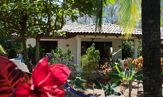 Palm Beach Estates Villa | Hermosa Casa Mambo; Playa / piscina / surf / wi-fi / cable-tv / ac