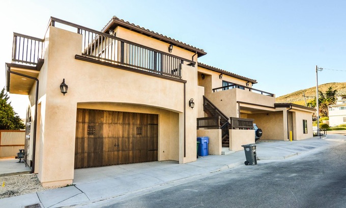 Cayucos Condominio | Beautiful Cayucos Condo with Upgraded Amenities and Amazing Views!