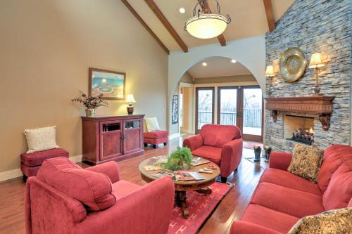 Fayetteville Casa | Beautiful Central Fayetteville Townhome with Views!