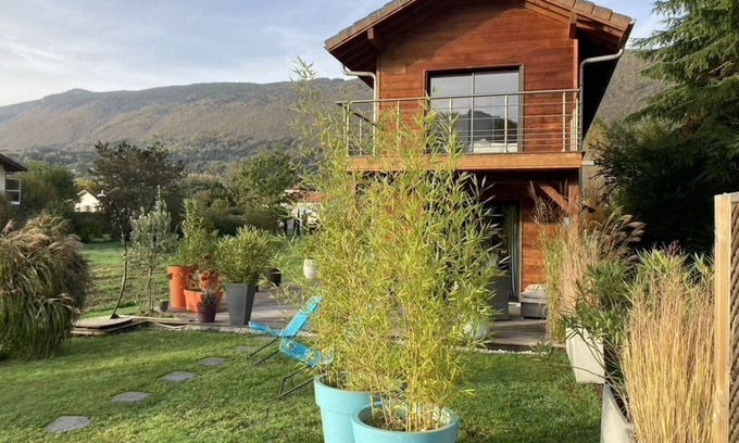 Cessenaz Chalet De Esquí | LAKE ANNECY LAKE EDGE y la PISTA PRIVADA DE CICLISMO DE JACUZZI