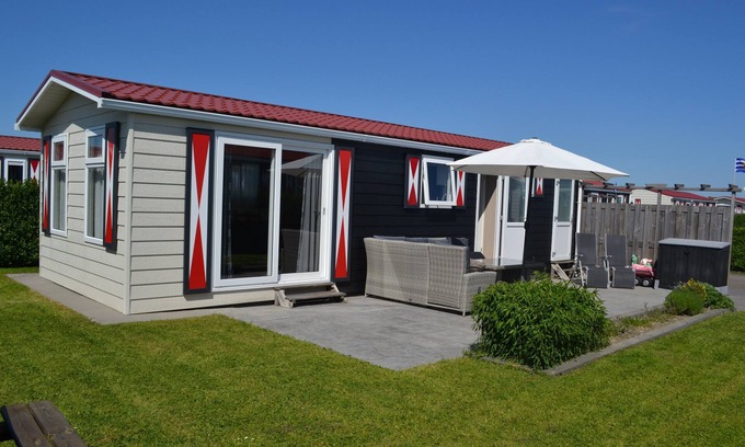 Serooskerke Chalet De Esquí | Beautiful chalet, quiet with terrace