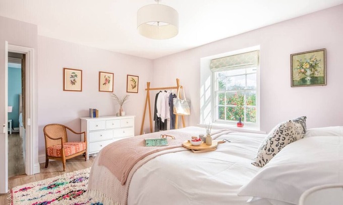Charlestown Casa | Beautiful Charlestown cottage - 2 mins to beach
