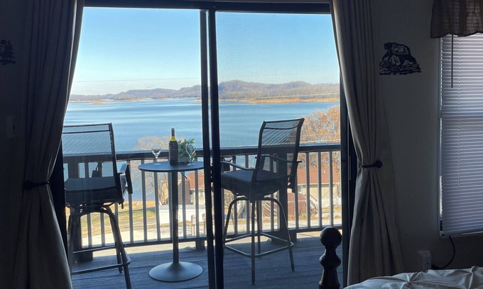 Grainger County Casa | Beautiful Chateau on Cherokee Lake Come relax and enjoy the beautiful view!