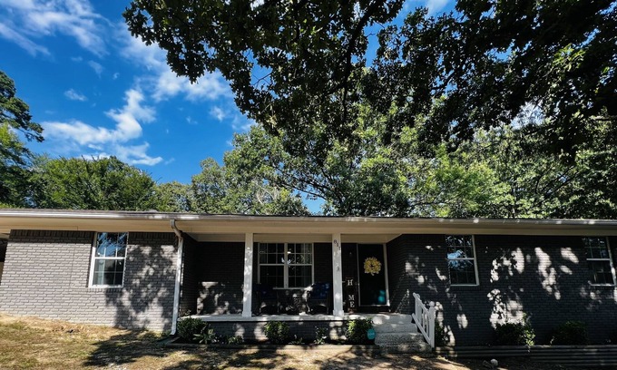 Benton Casa | Beautiful, cheerful and cozy 4BDR home