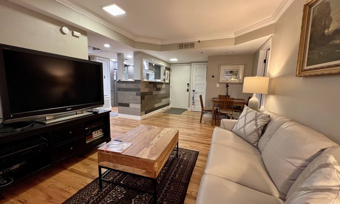 Cherry Creek Apartamento | Beautiful Cherry Creek Condo right in the heart of town and restaurants