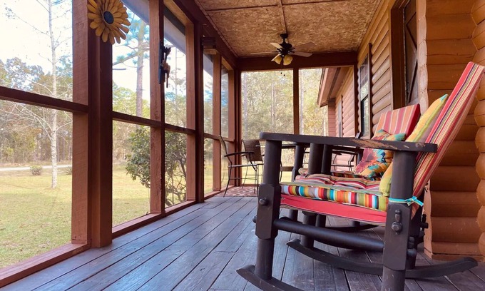 Dunnellon Cabina | Beautiful Chestnut Log Cabin
