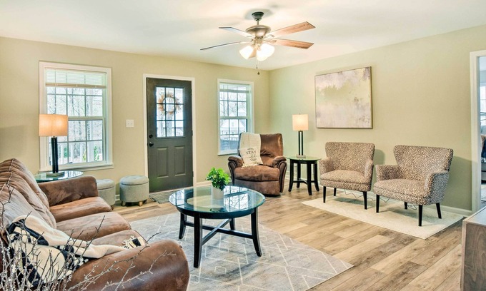 Clarkesville Casa | Beautiful Clarkesville Home ~ 8 Mi to Helen!