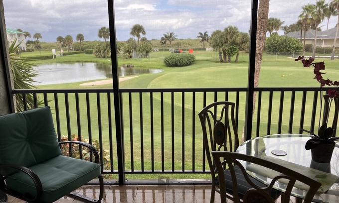 Fort Pierce Condominio | Beautiful Clean Condo, private veranda, steps from private beach and pool