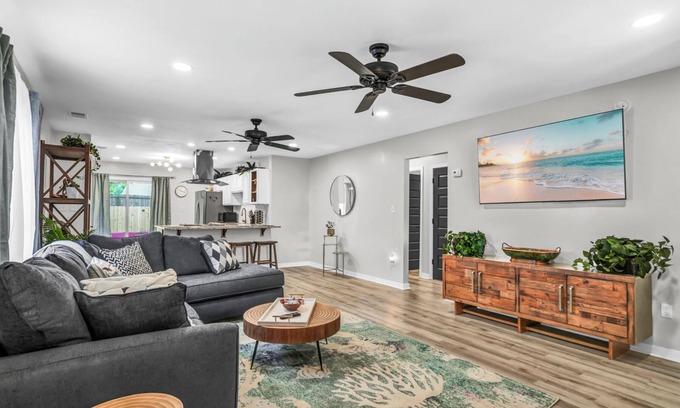 Gulf Breeze Casa | Beautiful Coastal Home 10 Minutes from Pensacola Beach! SuperHost 1k+ Reviews