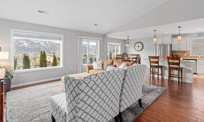 Sunland Estates Casa | Beautiful Columbia river views! Close to the Gorge Amphitheatre!