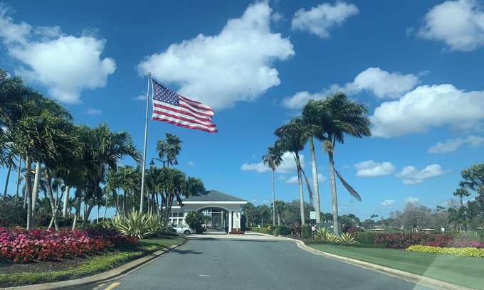 Heritage Palms Condominio | Beautiful condo on golf course in gated community of Heritage Palms.