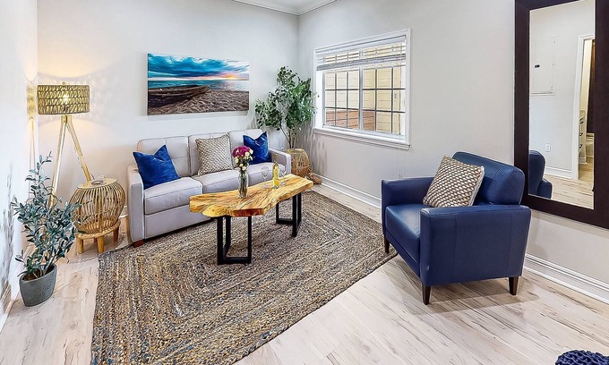 Siesta Key Condominio | Beautiful Condo on Siesta Key, Walk to Gated Beach Access, Renovated & Modern, Heated Pool/Hot Tub