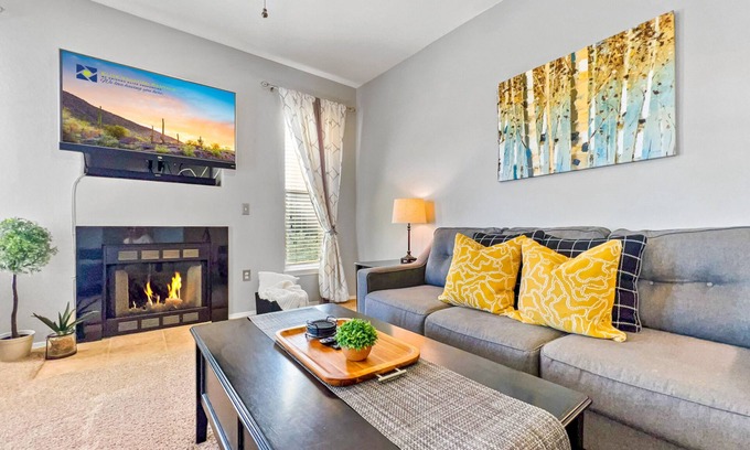 Litchfield Park Casa | HERMOSO condominio con PISCINA, SPA Y GARAJE!