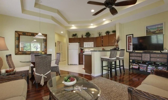 Port Saint Lucie Condominio | "Beautiful Condo with a Tree house Feel"