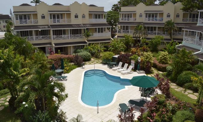 Marine Gardens Condominio | Hermoso condominio con WiFi y balcón con vista a la piscina y jardín - Pasos a la playa