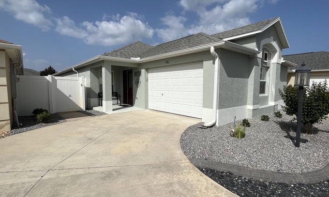 Fruitland Park Casa | Beautiful, Conveniently Located Home w/Golf Cart & FREE WiFi!